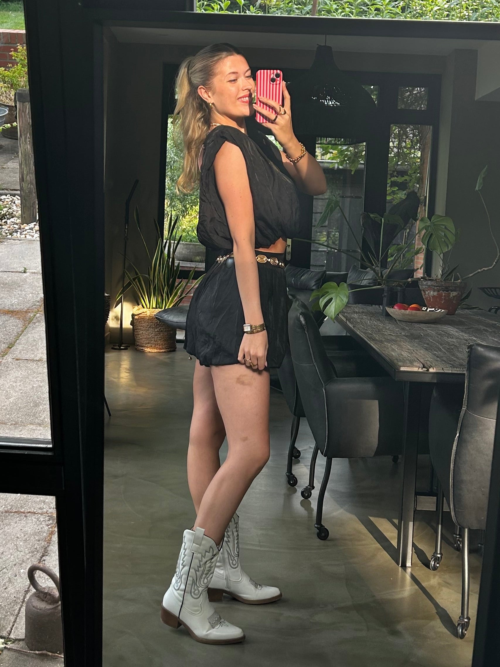 Short - Tess Linn Zwart