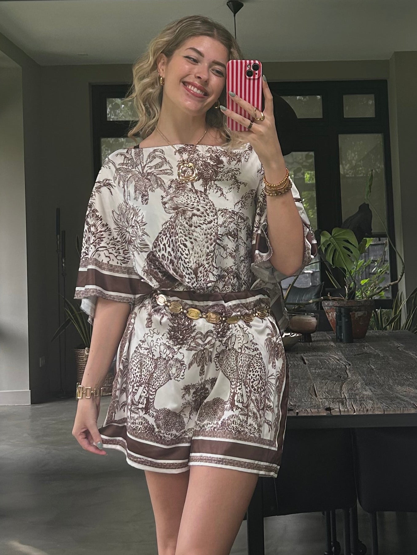 Short - Vivian Linn Bruin