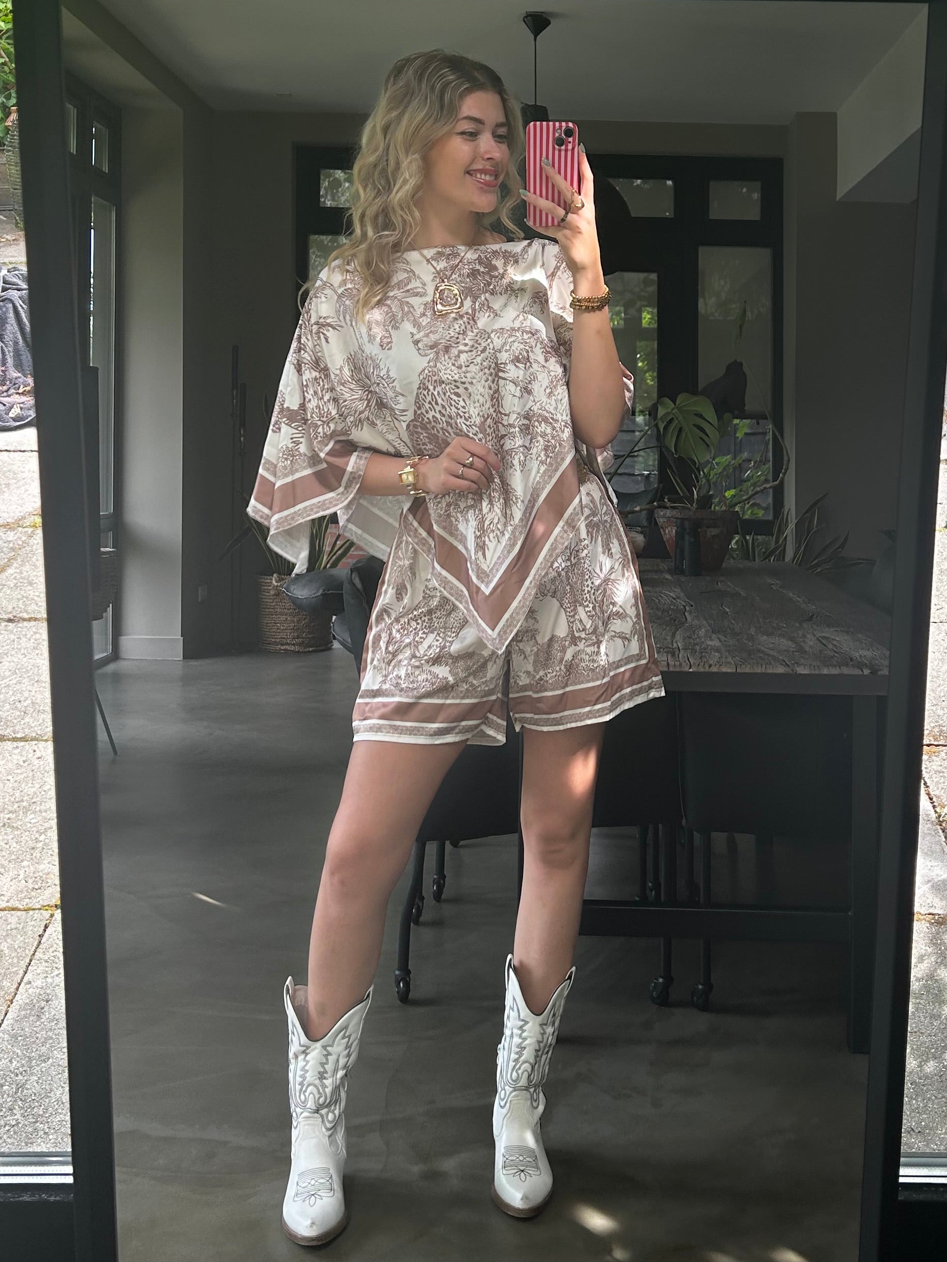 Short - Vivian Linn Beige